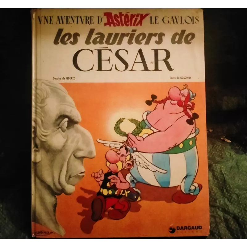 Astérix les lauriers de César - Livre Bande-dessinée Astérix et Obélix